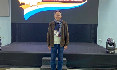 Extensionista palestra em evento latinoamericano de Apicultura