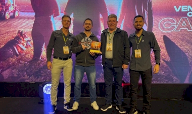 Cotrirosa recebe premiação da Uniagro pelas metas alcançadas