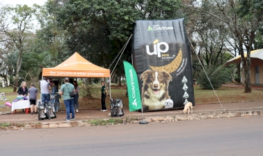 Cotrirosa realizou Pet Day com lançamento de rações para cães e gatos