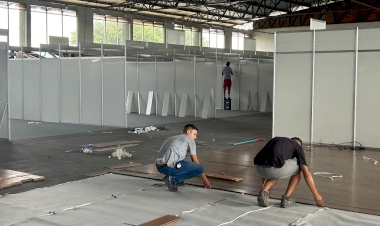 Expositores da Fenasoja intensificam a montagem das estruturas