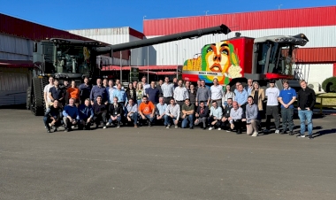 Parceiros da Fenasoja conhecem tecnologia e funcionamento da Unidade da AGCO em Santa Rosa