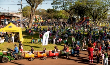 Milhares de pessoas prestigiam o “Brincando com o Sojinha”