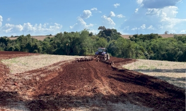 Terraceamento avança como estratégia de conservação do solo em Tuparendi
