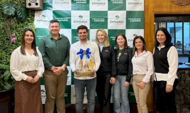 Fenasoja e Expogiruá/Feira do Butiá compartilham experiências nos preparativos das feiras de Giruá