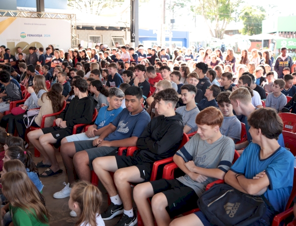 Fenasoja 2026 lança projeto Orgulho Nacional voltado à produção literária estudantil