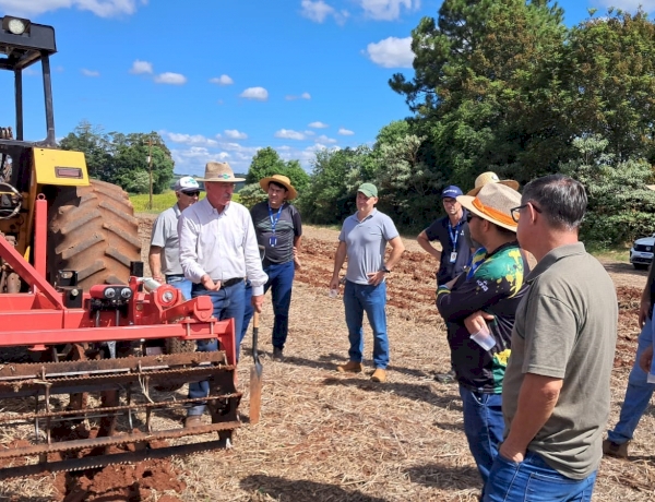 Capacitação técnica em solos com ênfase em Máquinas e Equipamentos é realizada na região de Santa Rosa