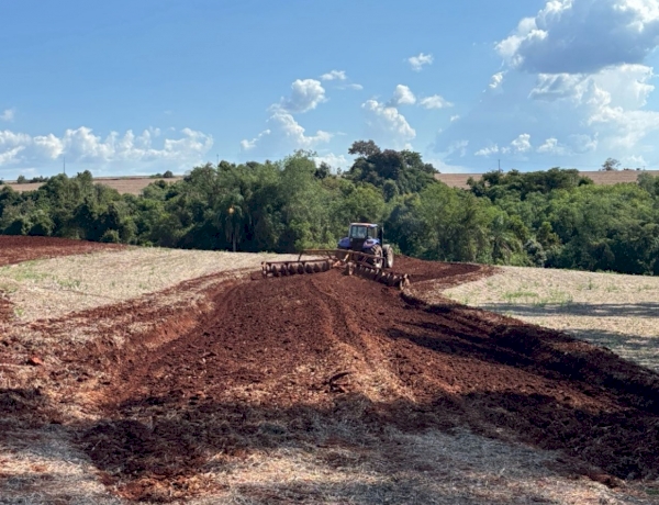Terraceamento avança como estratégia de conservação do solo em Tuparendi