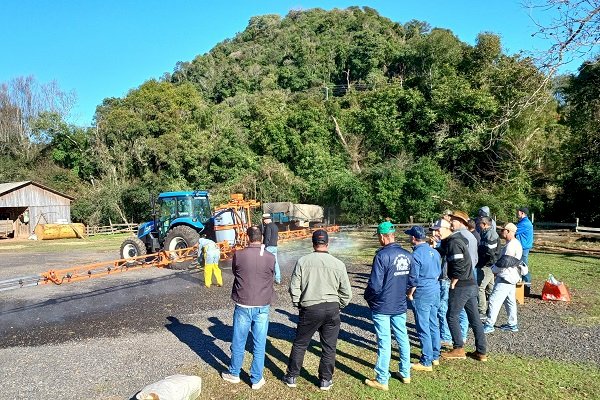 RS capacita 21 mil agricultores para uso responsável de defensivos e reduz riscos no campo