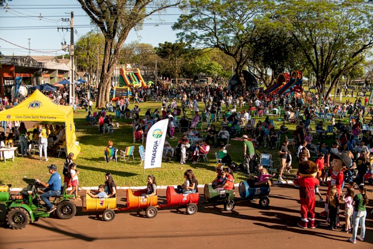 Milhares de pessoas prestigiam o “Brincando com o Sojinha”
