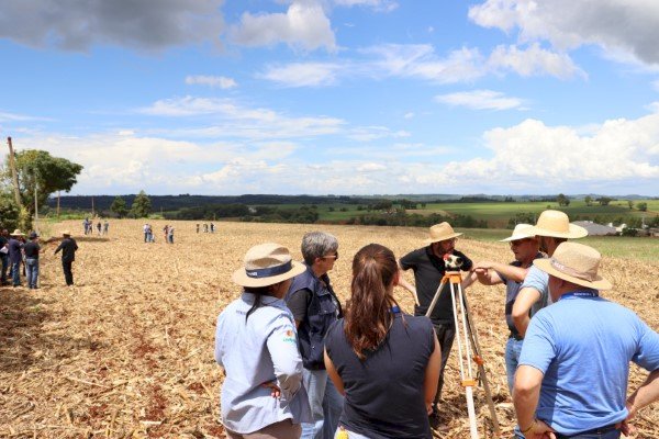Capacitação em solos busca qualificar ação junto a agricultores na região de Santa Rosa